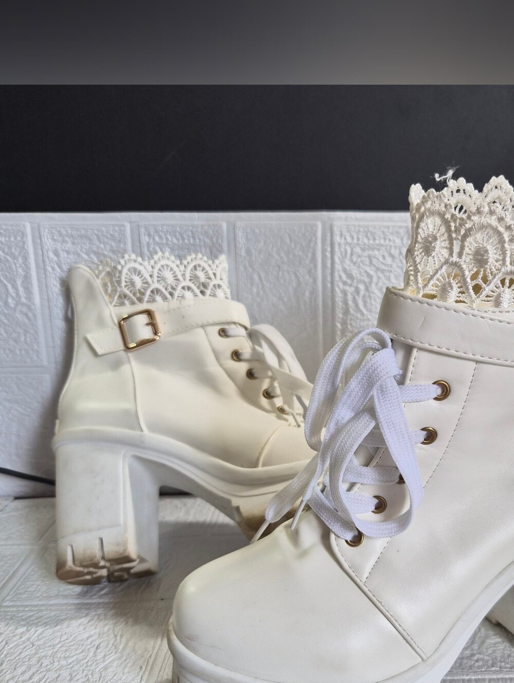 Platform Cream ankle boots chunky block heel delicate lace ruffle trimcollar Sz9